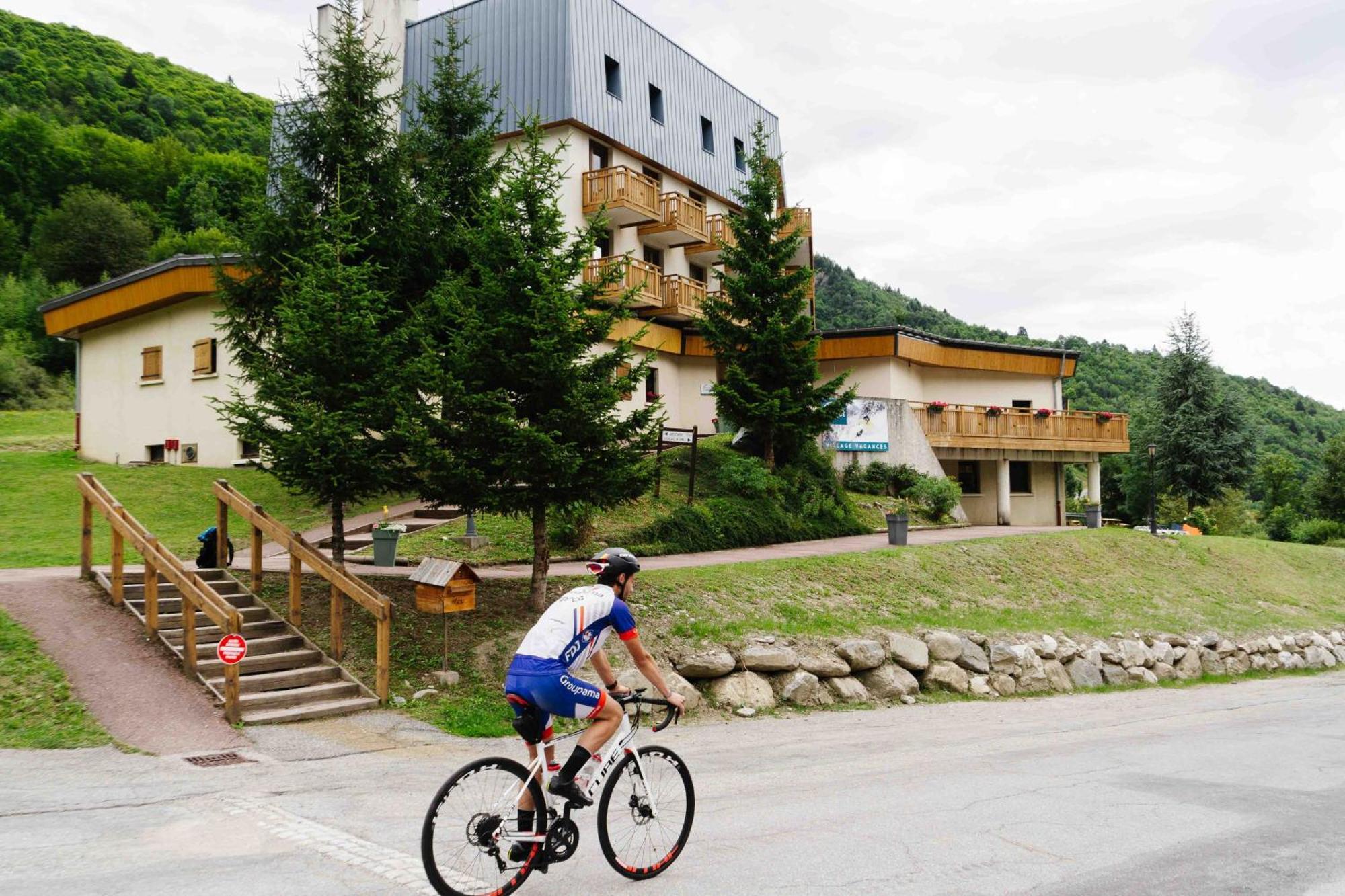 Village Vacances Atc Routes Du Monde Saint-François-Longchamp Exterior foto
